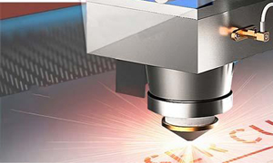 Focus control of laser cutting machine