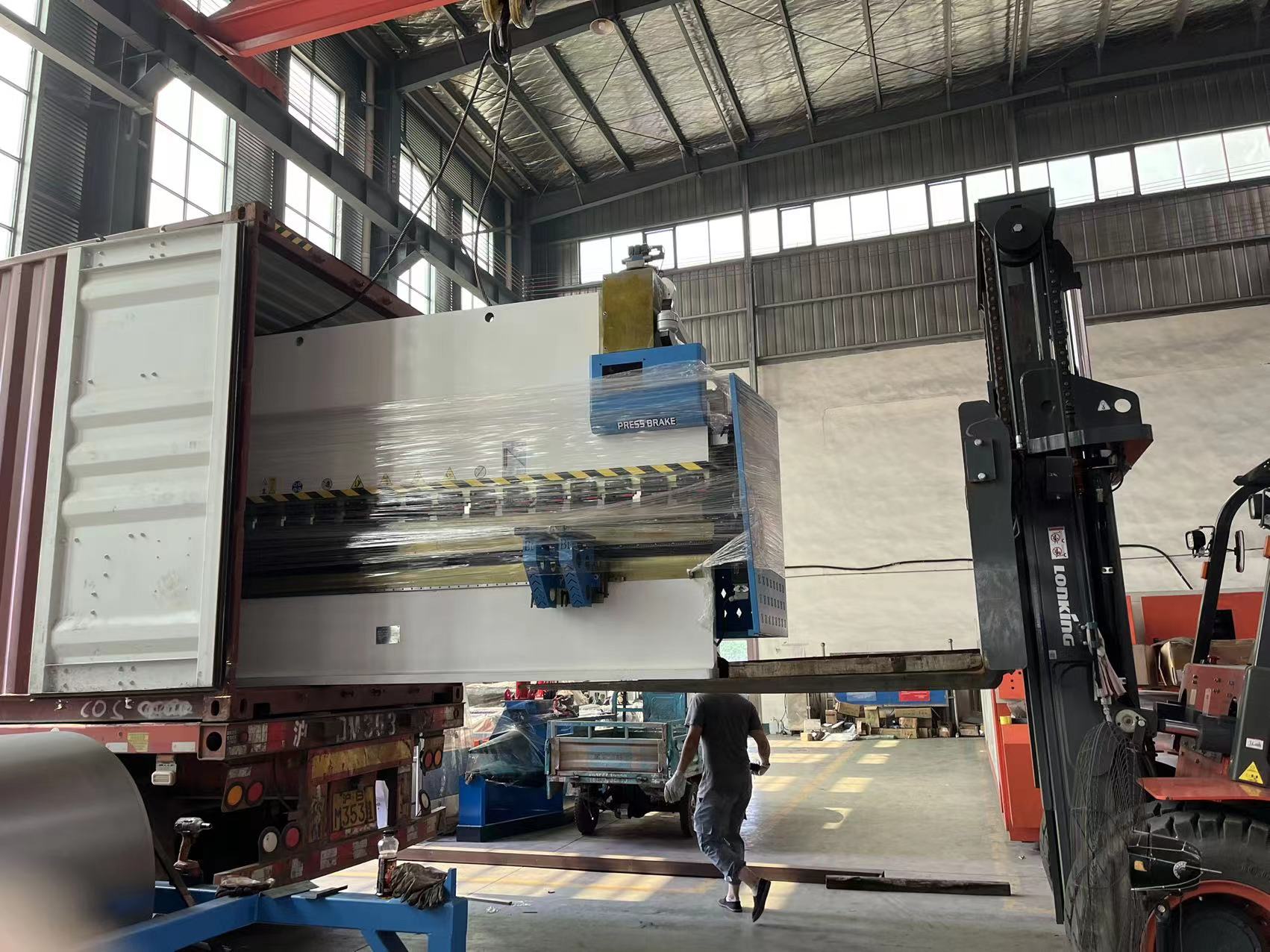 160T4000mm cnc press brake ship to Israel